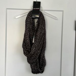 NWT Steve Madden Infinity Scarf